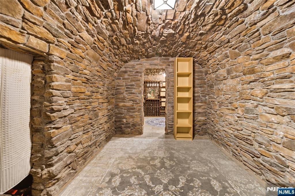 18 Pepperidge Tree Terrace