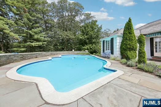 18 Pepperidge Tree Terrace