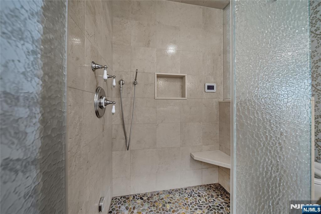 18 Pepperidge Tree Terrace