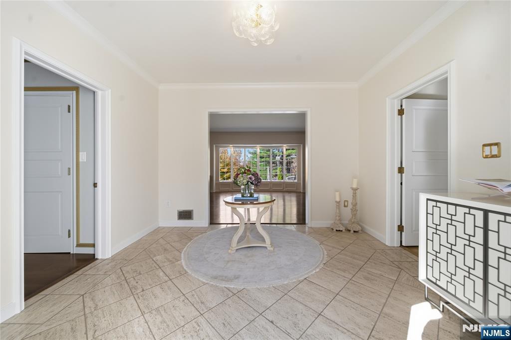 18 Pepperidge Tree Terrace