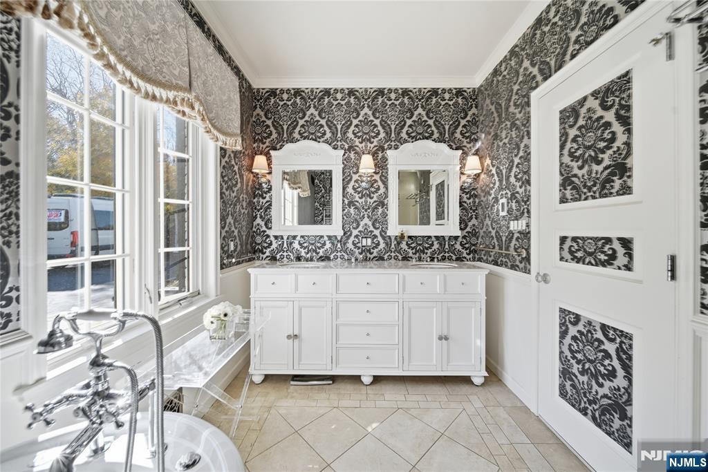 18 Pepperidge Tree Terrace