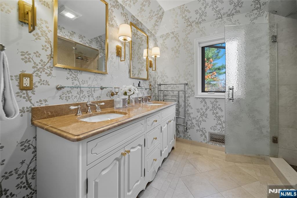 18 Pepperidge Tree Terrace