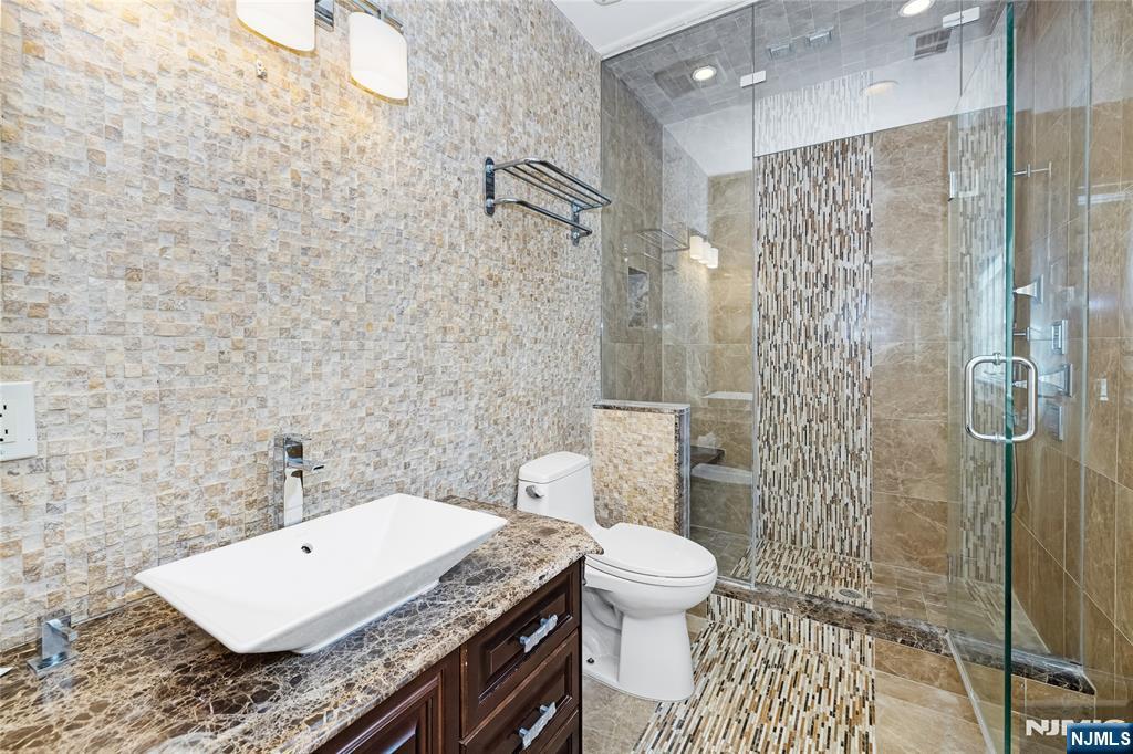 105 Chestnut Ridge Road
