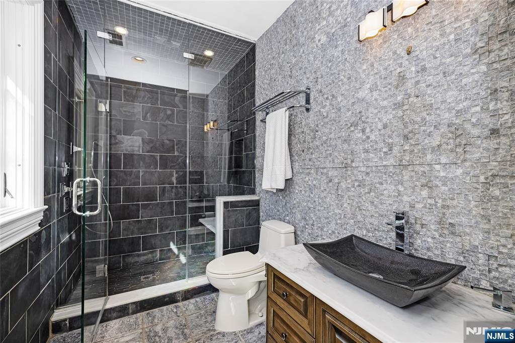 105 Chestnut Ridge Road