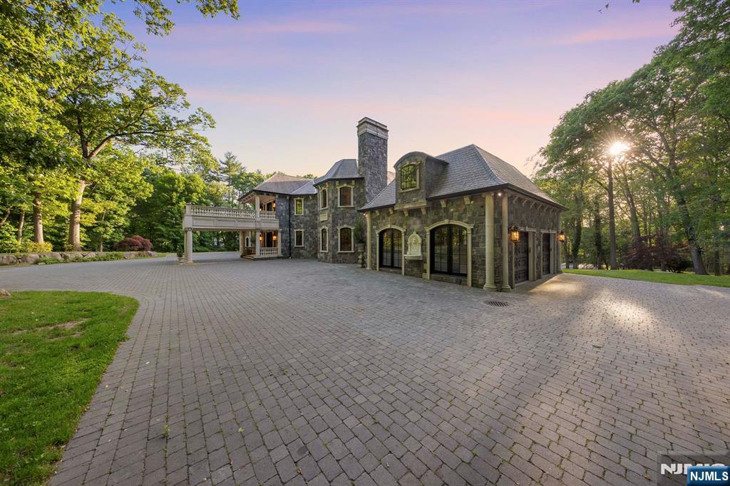 105 Chestnut Ridge Road