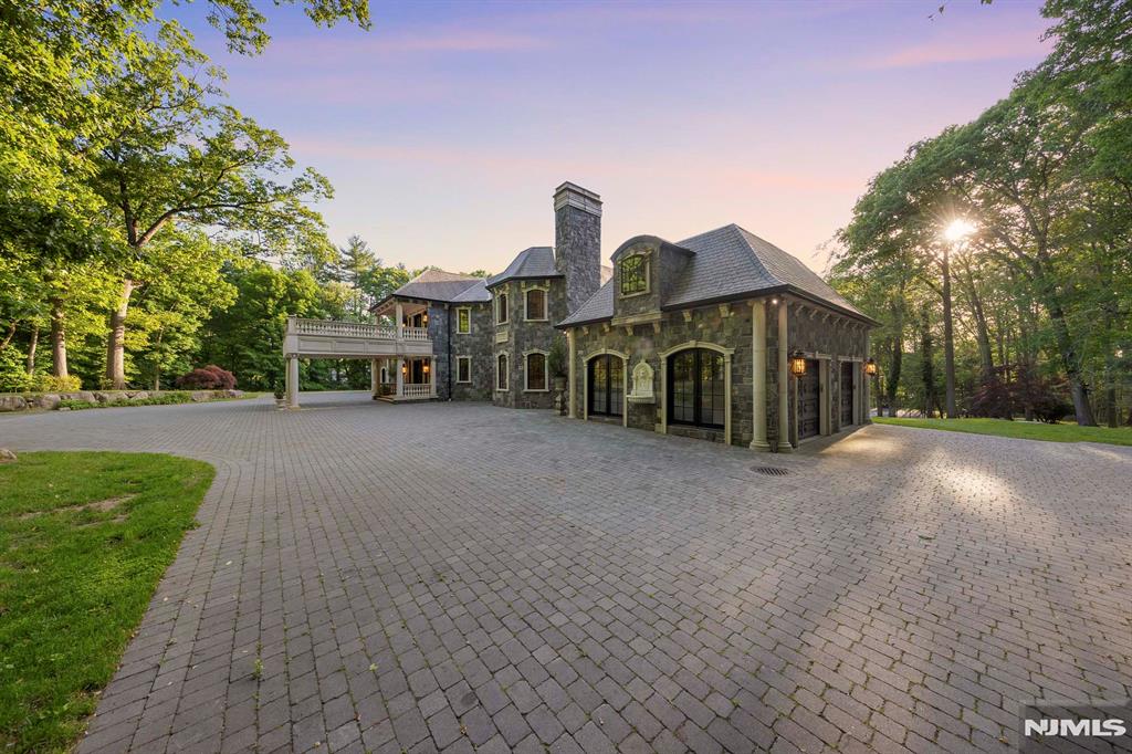 105 Chestnut Ridge Road