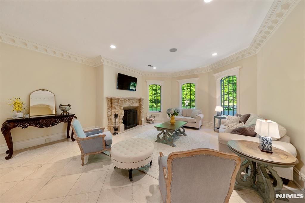 105 Chestnut Ridge Road