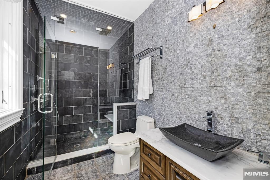 105 Chestnut Ridge Road