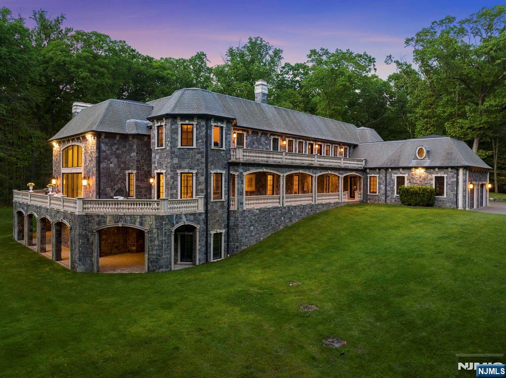 105 Chestnut Ridge Road