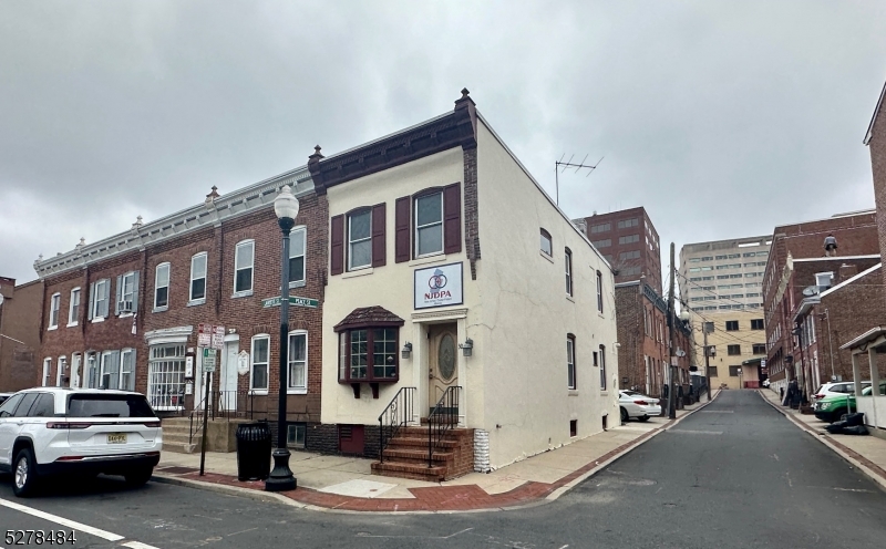 30 W Lafayette St