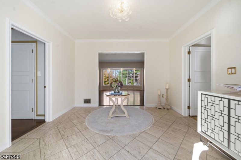 18 Pepperidge Tree Ter