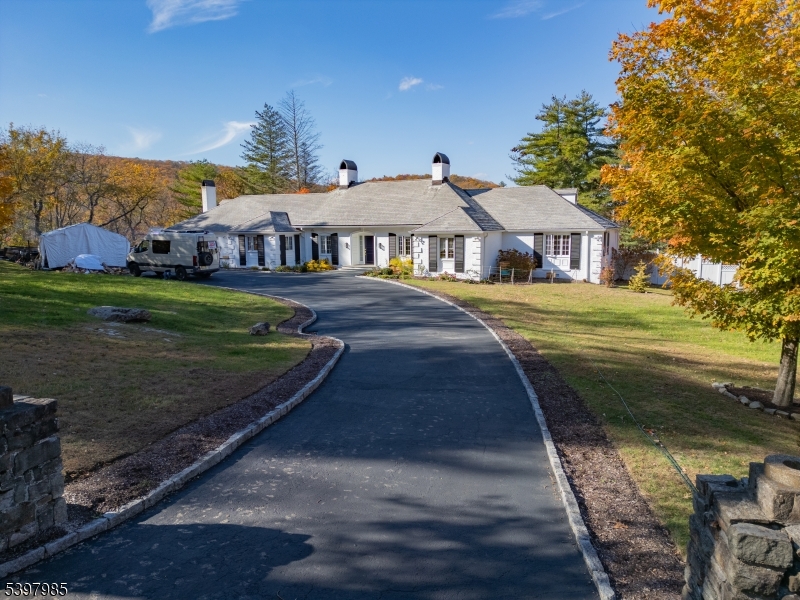 18 Pepperidge Tree Ter