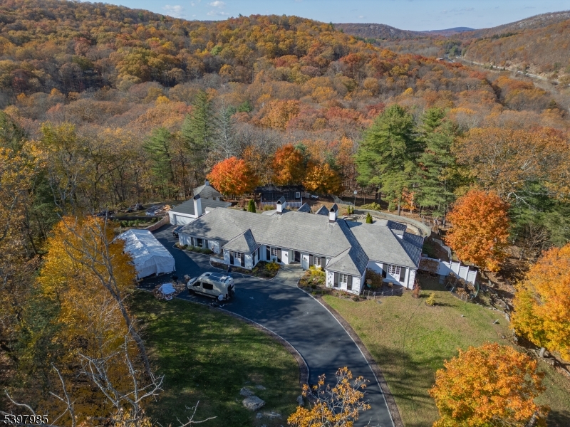 18 Pepperidge Tree Ter