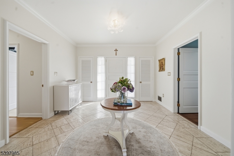 18 Pepperidge Tree Ter