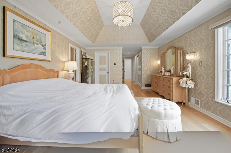 18 Pepperidge Tree Ter