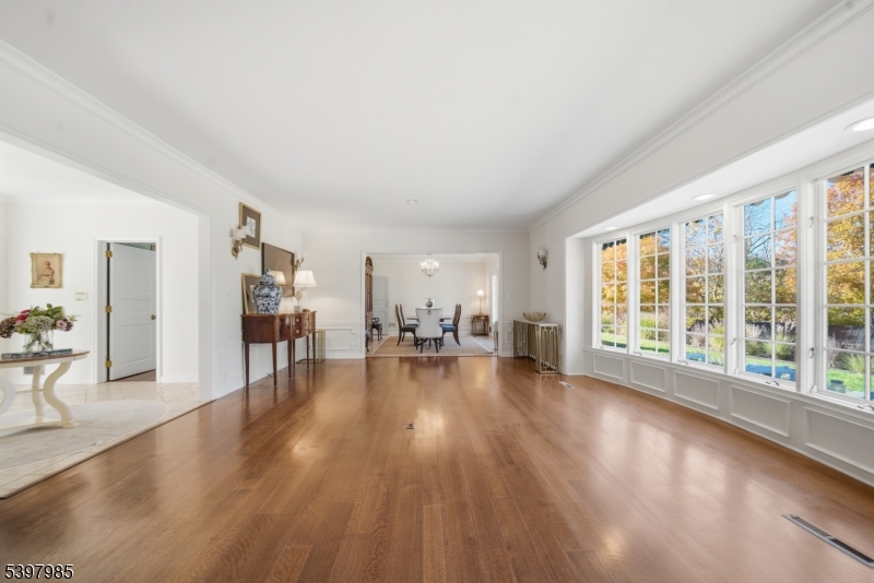 18 Pepperidge Tree Ter