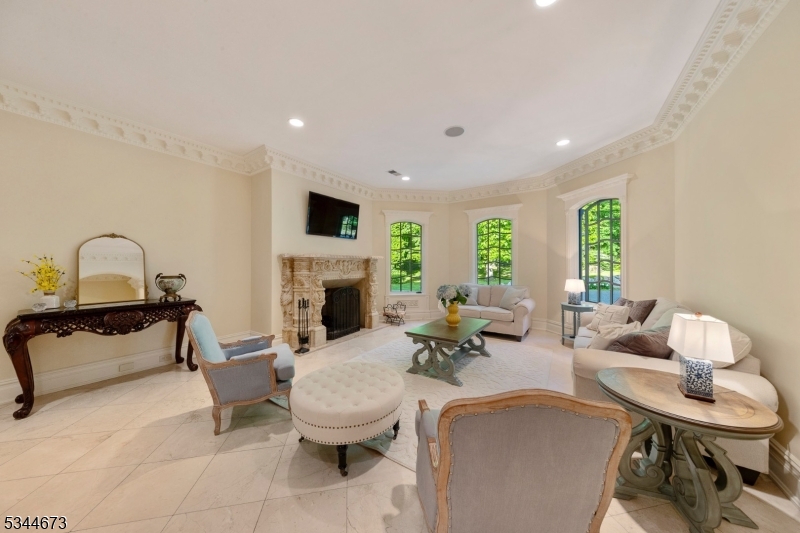 105 Chestnut Ridge Rd