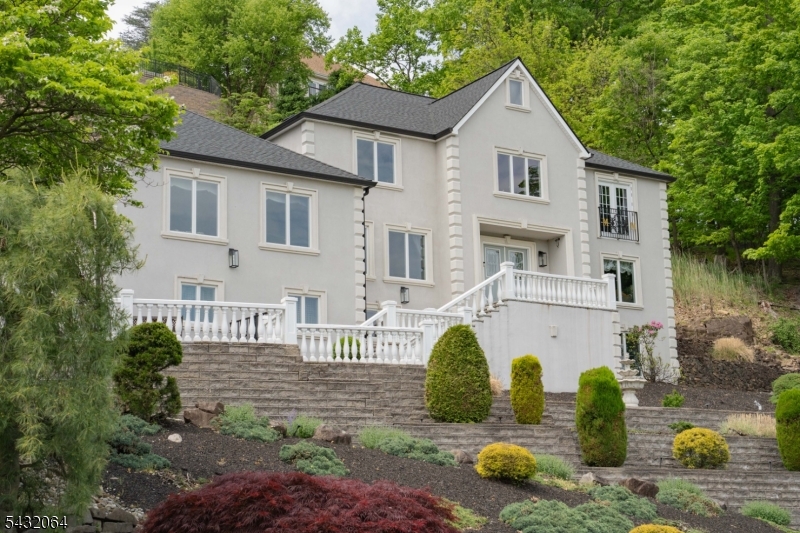 207 Eileen Dr