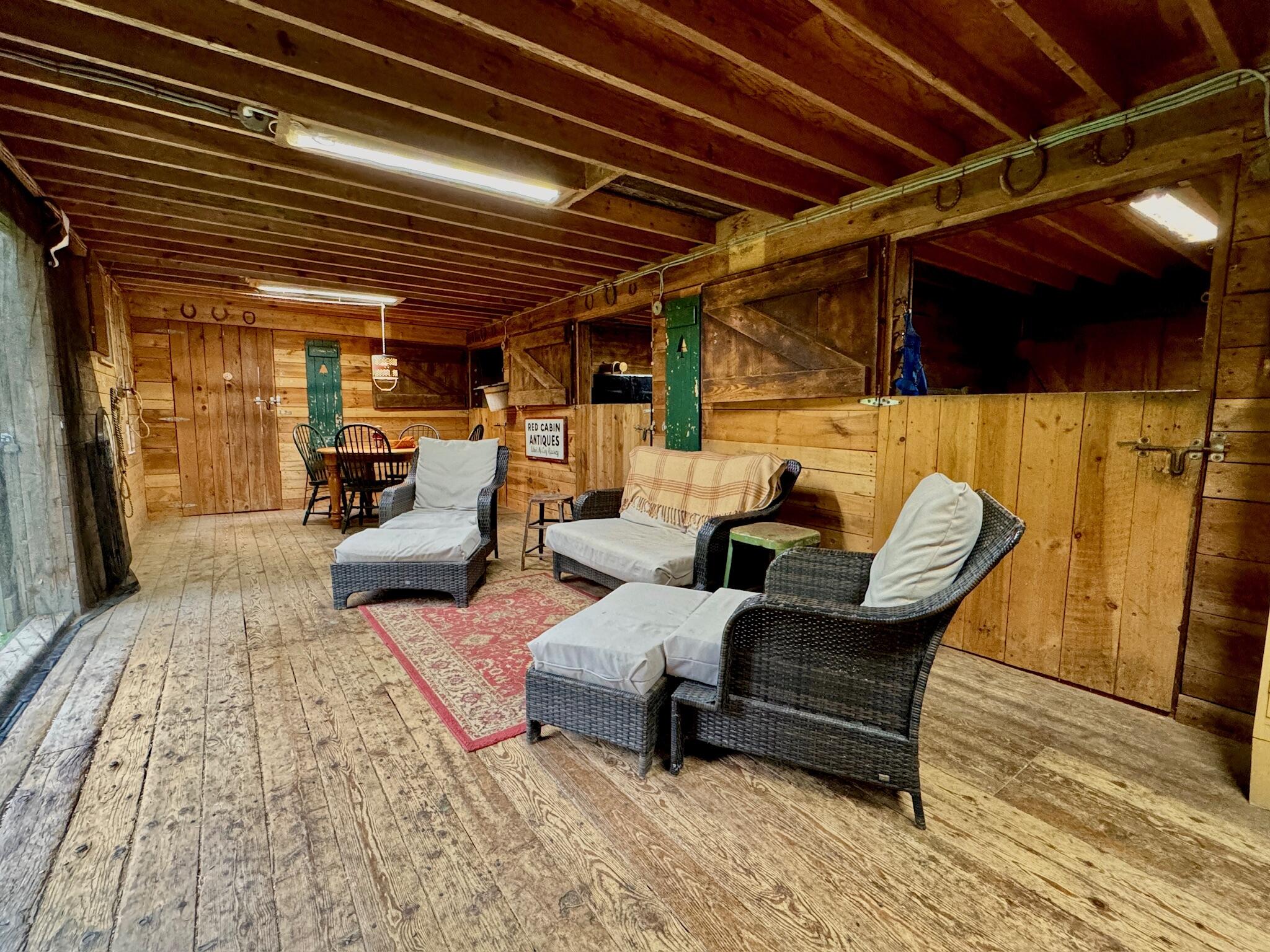 104 N Stagecoach Road