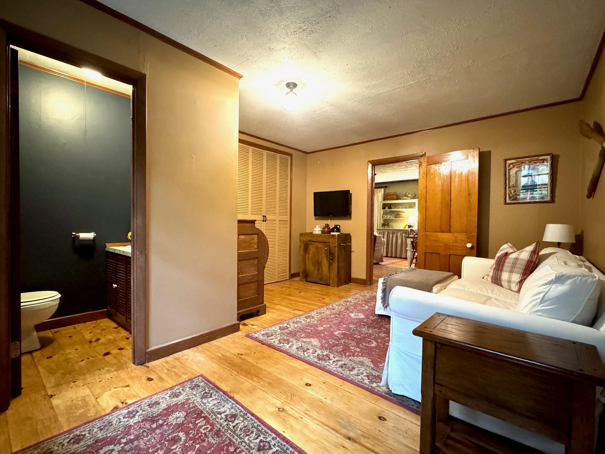 104 N Stagecoach Road