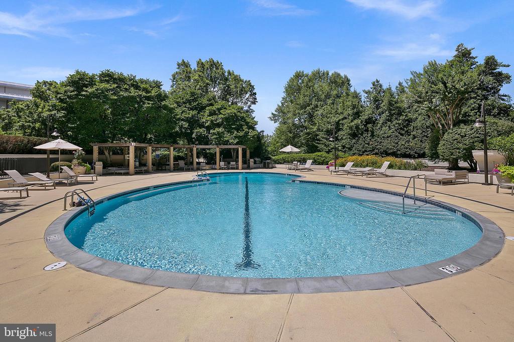 700 New Hampshire Ave NW #916