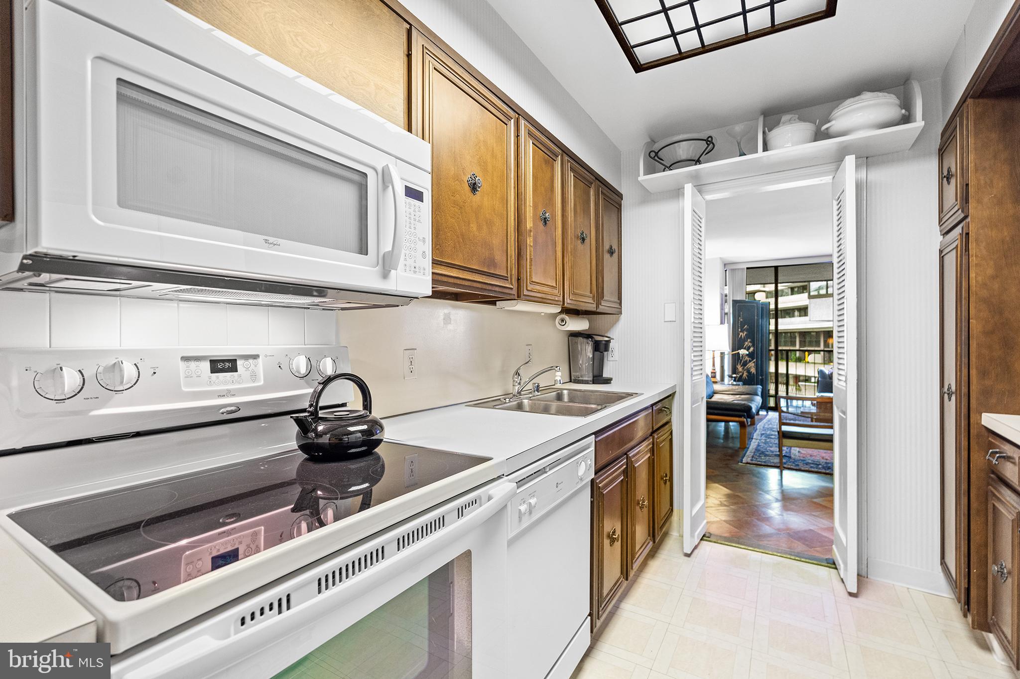 700 New Hampshire Ave NW #916