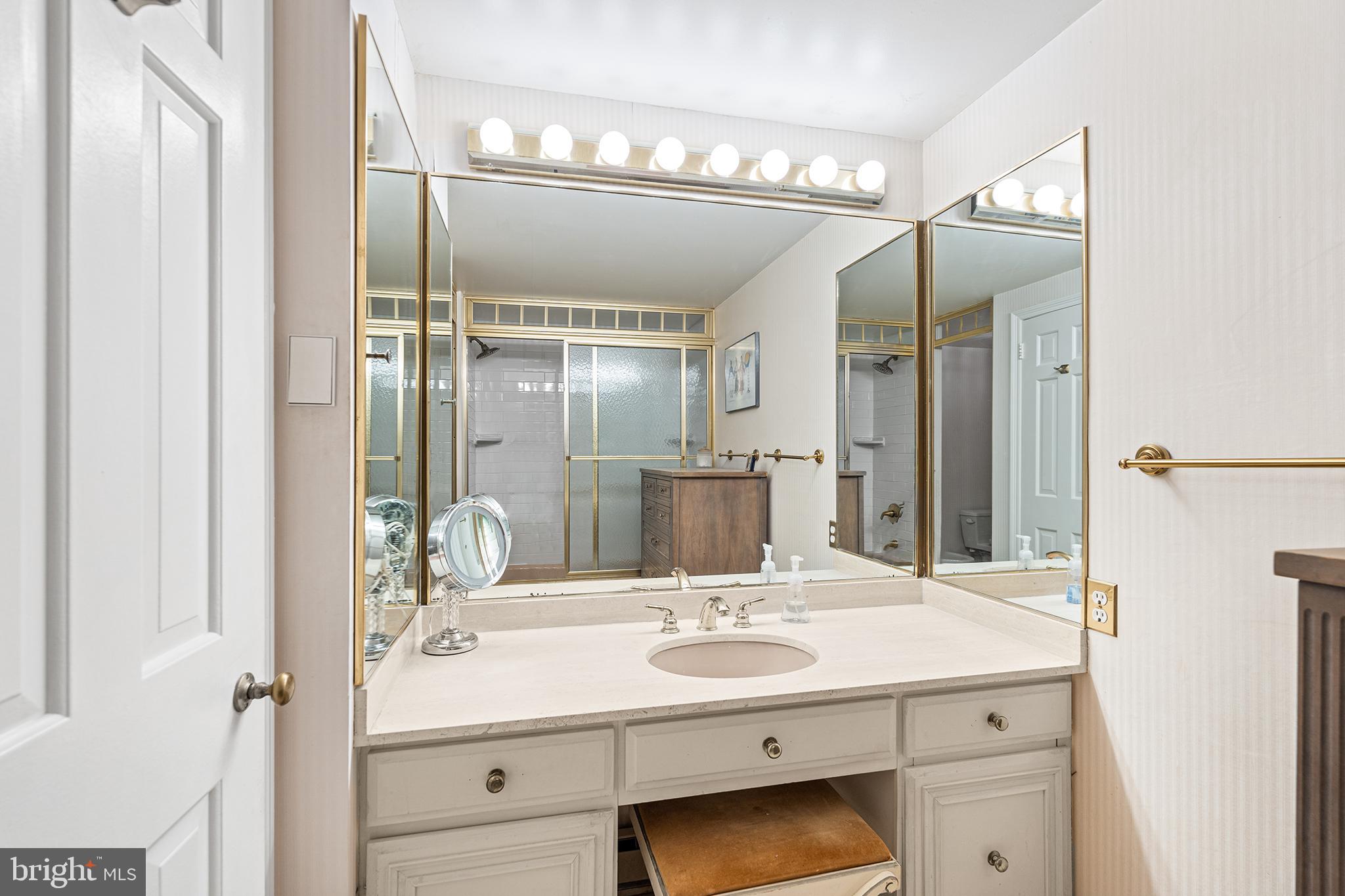 700 New Hampshire Ave NW #916