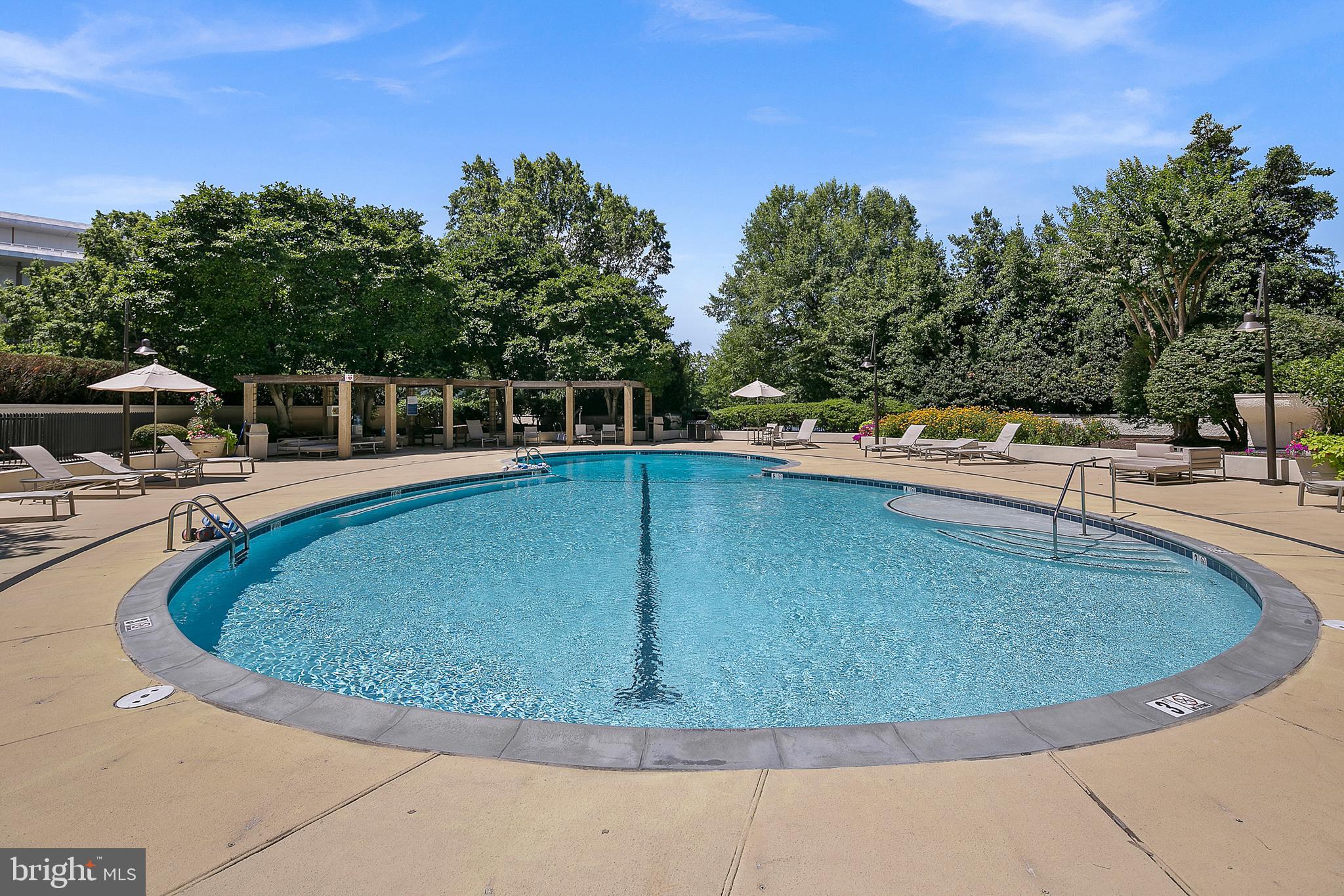 700 New Hampshire Ave NW #916