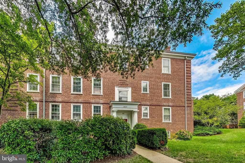 3831 Newark St NW