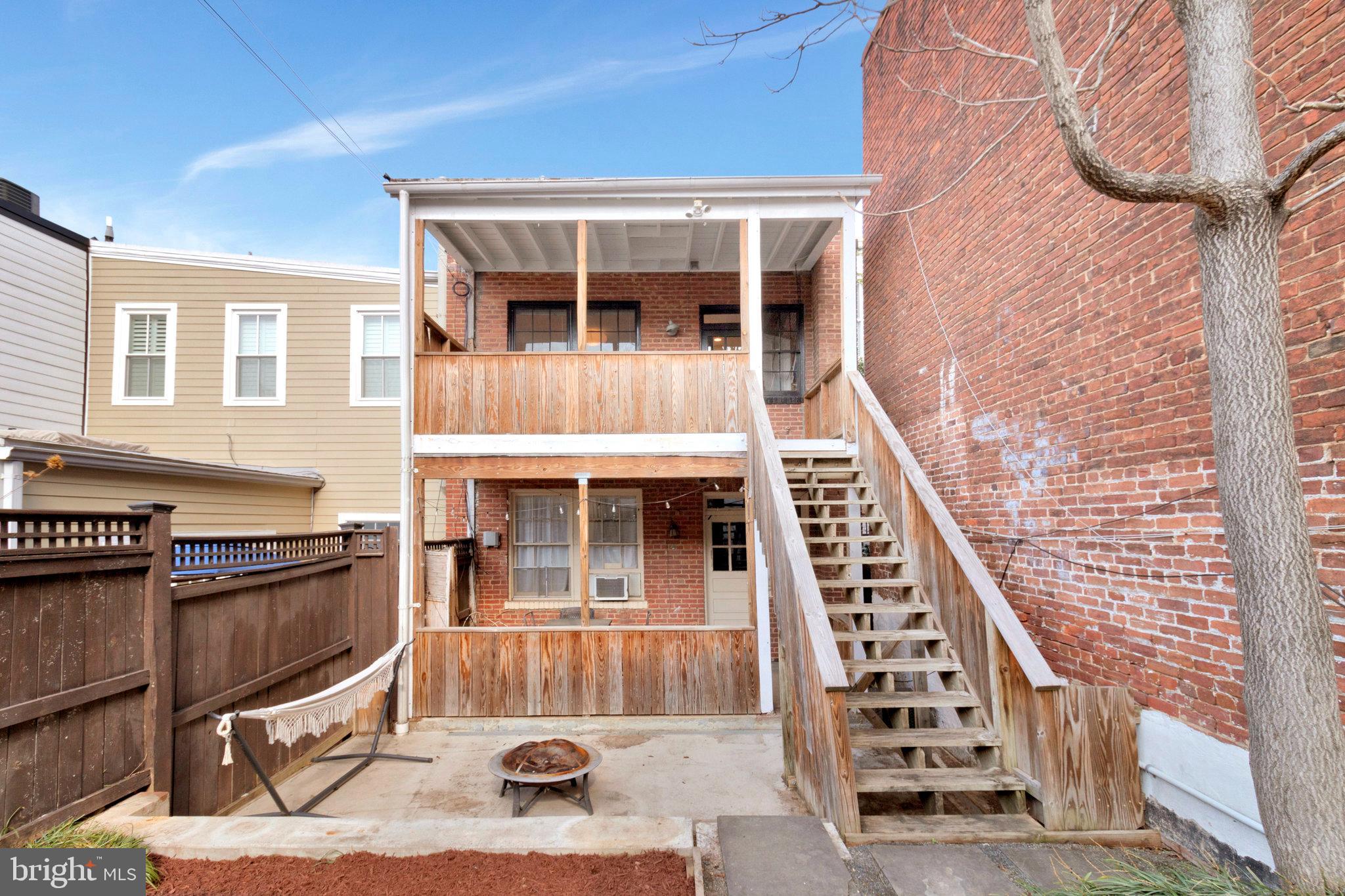 1131-1133 G St NE