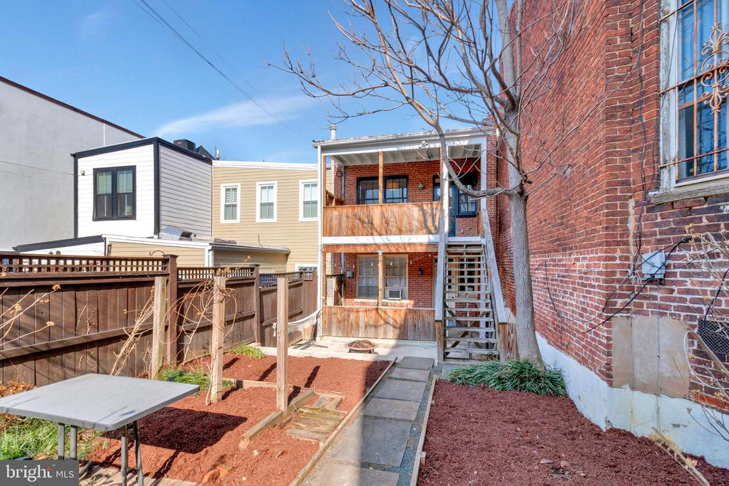 1131-1133 G St NE