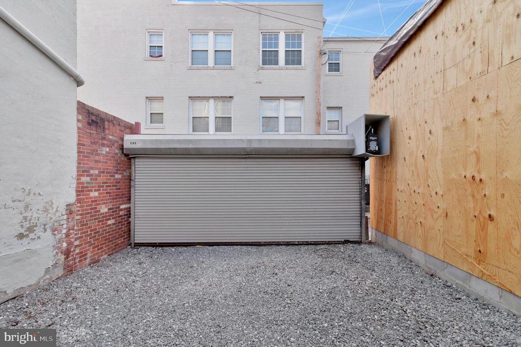 1131-1133 G St NE