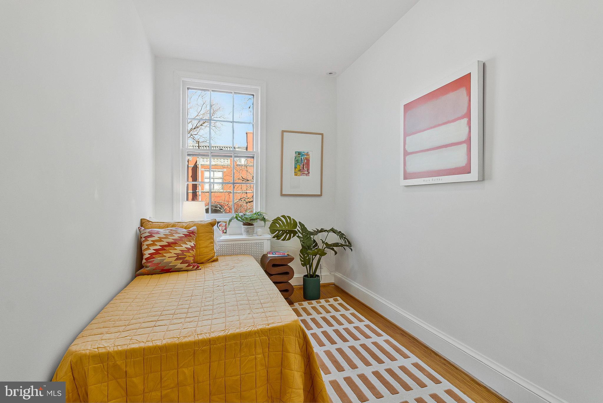 1131-1133 G St NE