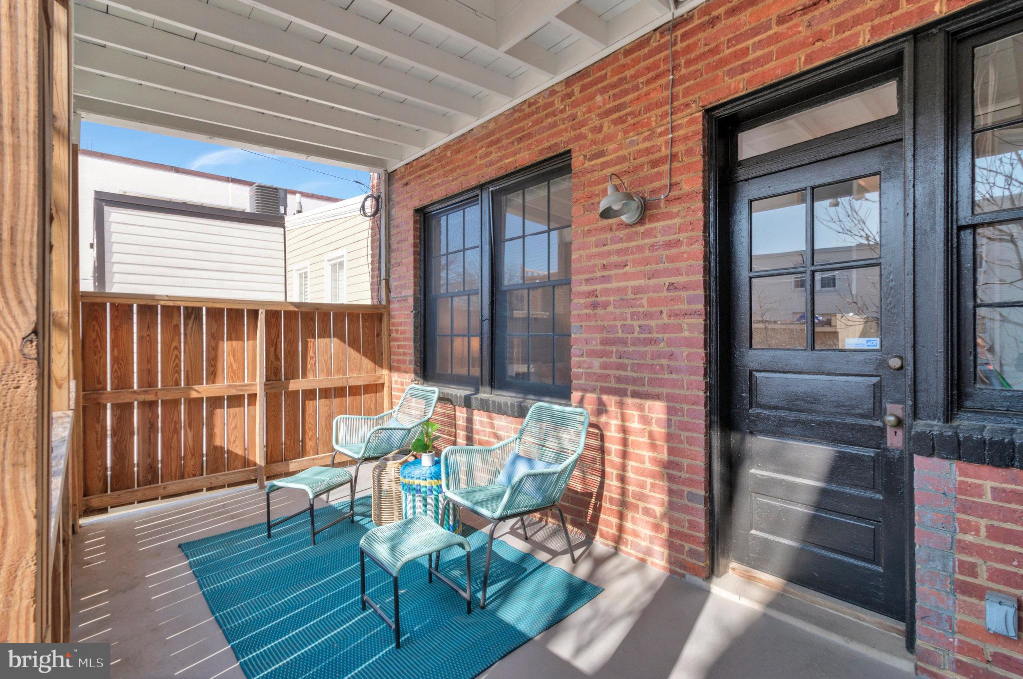 1131-1133 G St NE
