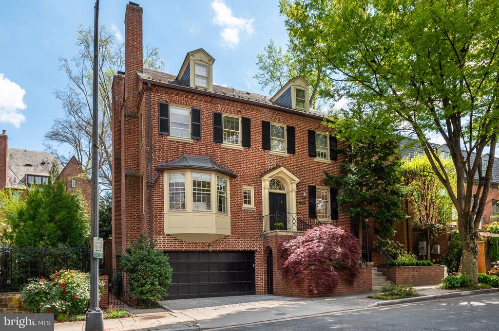 2468 BELMONT RD NW
