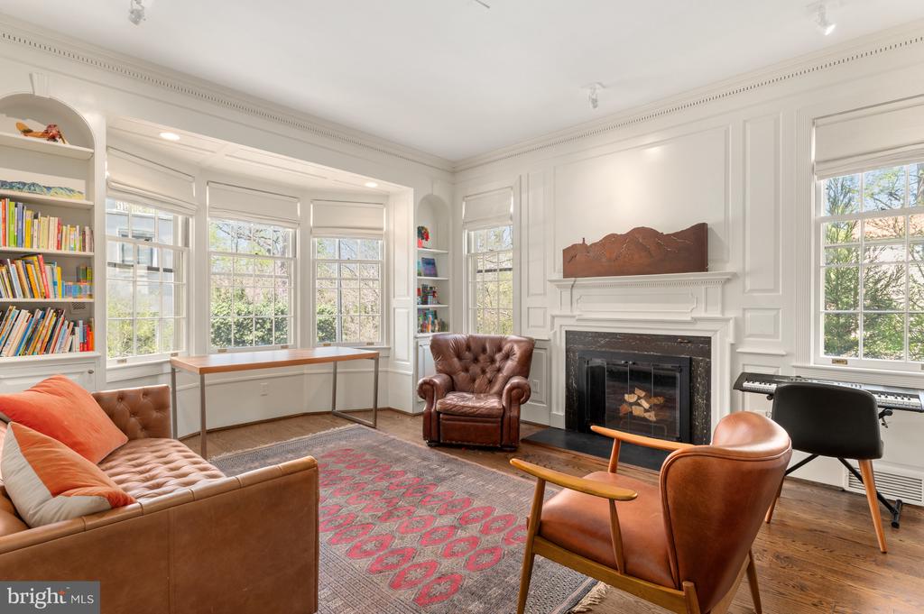 2468 BELMONT RD NW