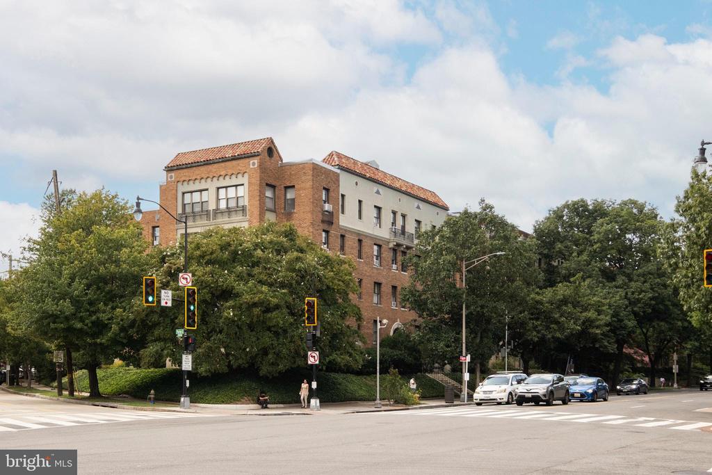 3600 CONNECTICUT AVENUE NW 404