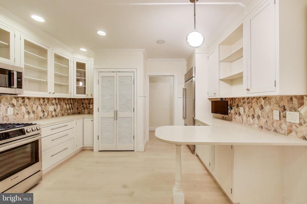 2022 COLUMBIA ROAD NW 202