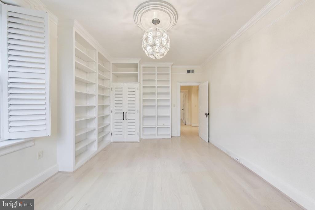 2022 COLUMBIA ROAD NW 202