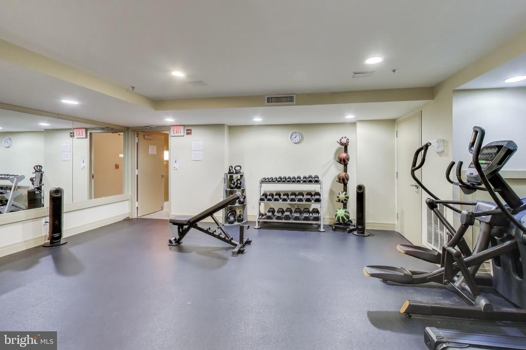 915 E STREET NW 1013