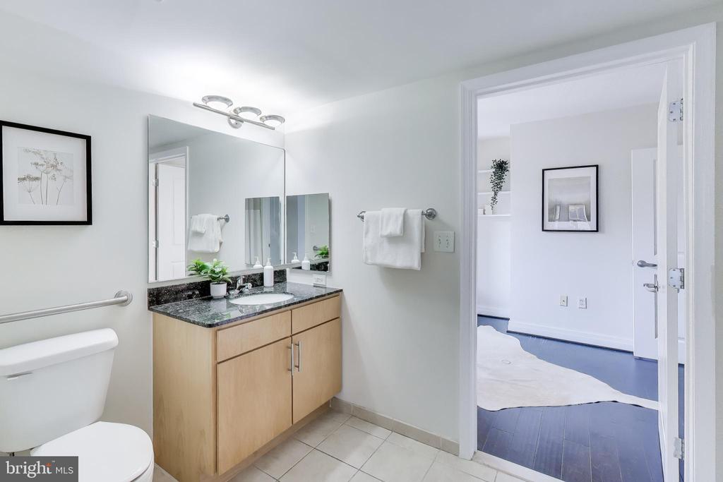 915 E STREET NW 1013