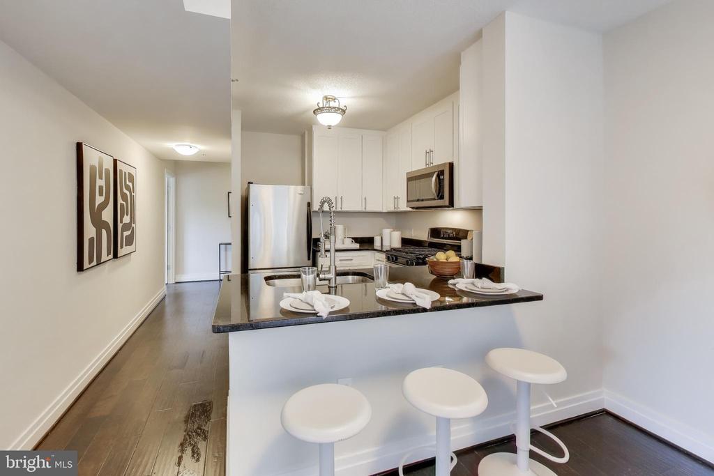 915 E STREET NW 1013