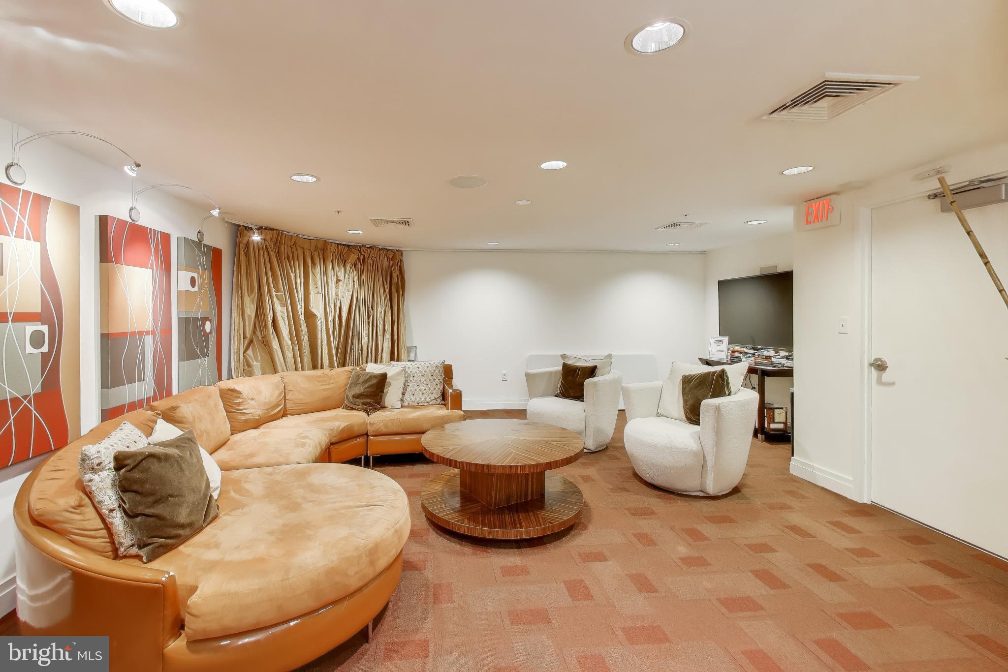 915 E STREET NW 1013