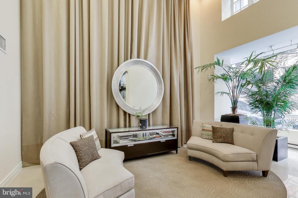 915 E STREET NW 1013