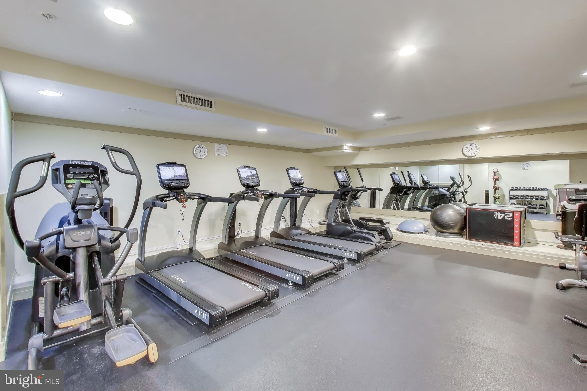 915 E STREET NW 1013