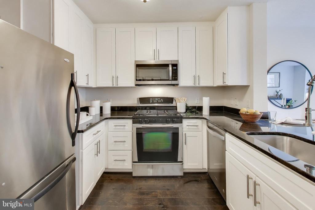 915 E STREET NW 1013