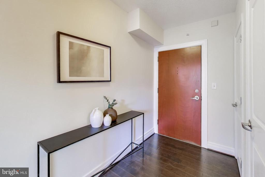 915 E STREET NW 1013