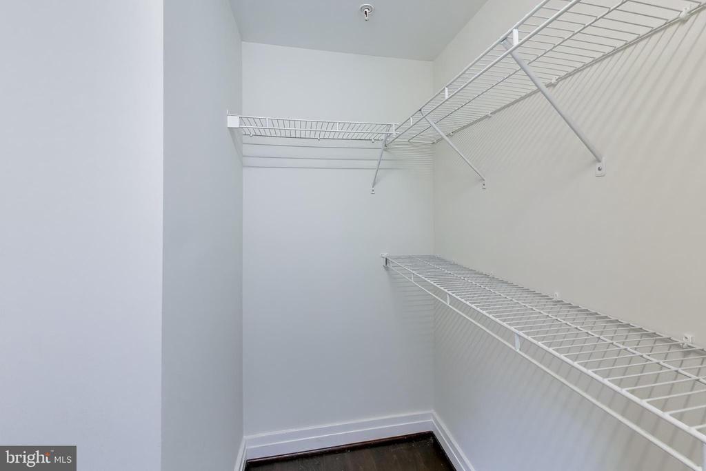 915 E STREET NW 1013