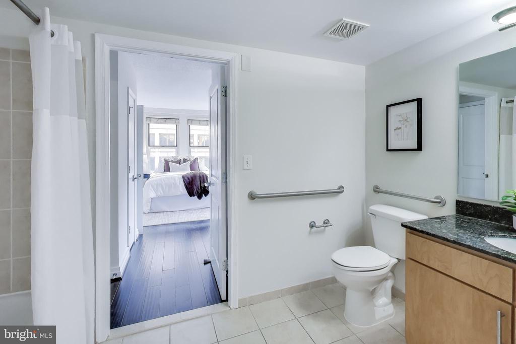 915 E STREET NW 1013