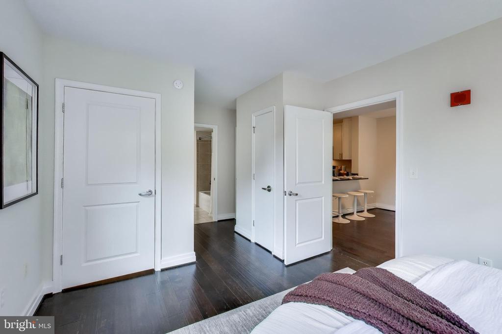 915 E STREET NW 1013